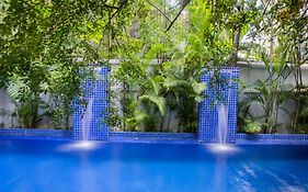 La Rose Suites