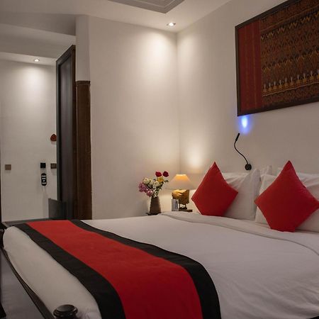 La Rose Suites Phnom Penh Exterior photo
