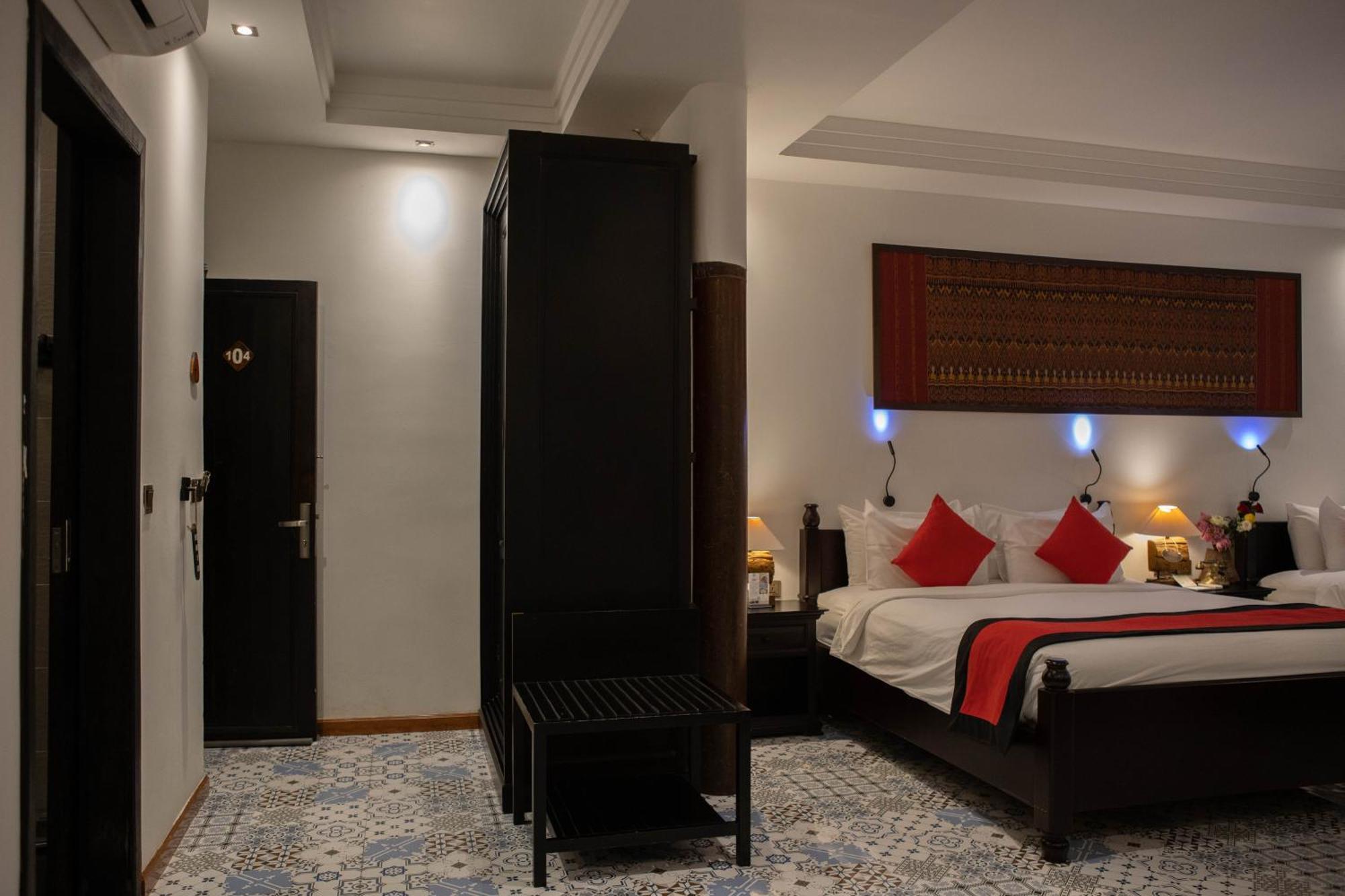 La Rose Suites Phnom Penh Exterior photo