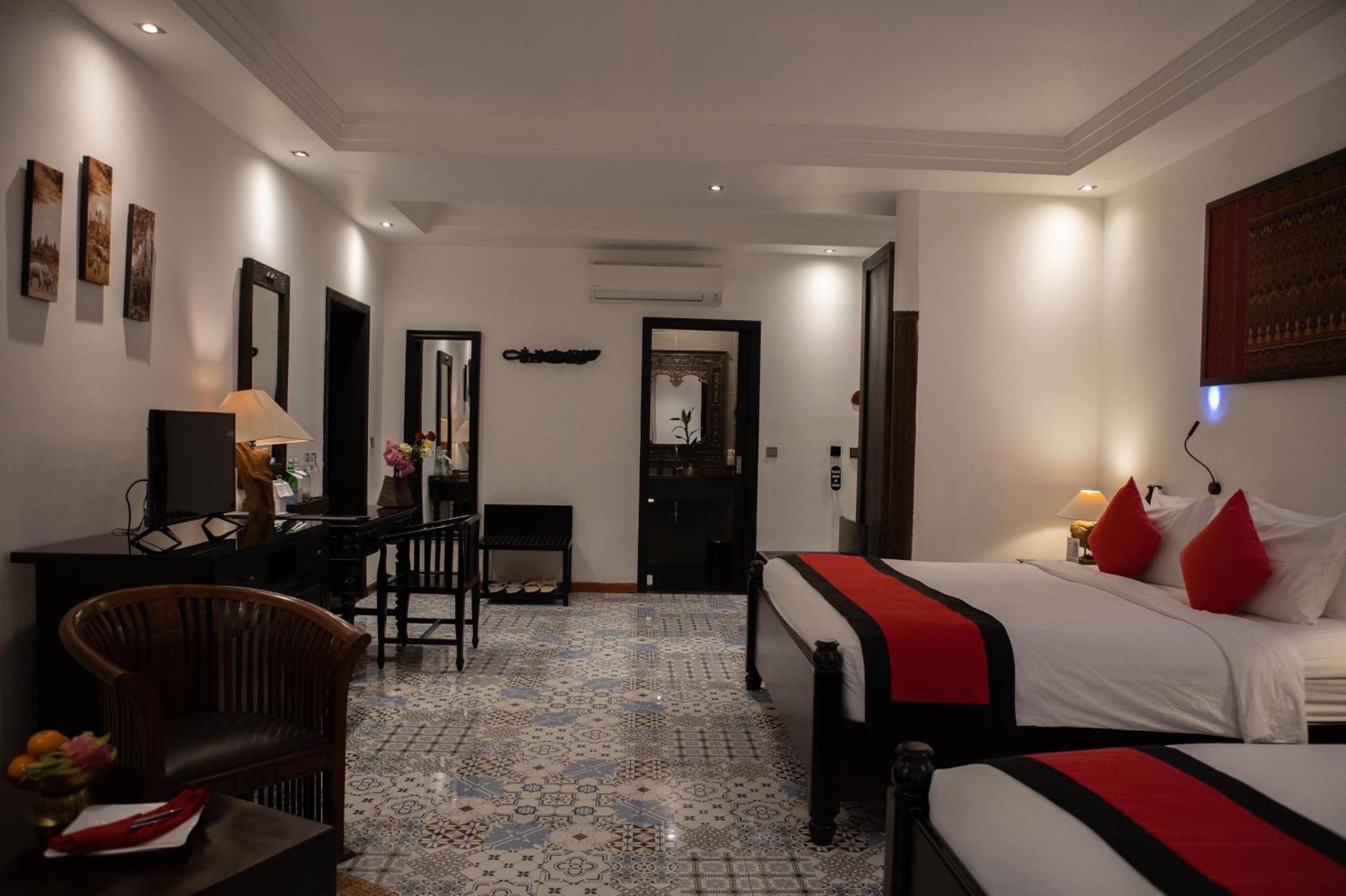 La Rose Suites Phnom Penh Exterior photo
