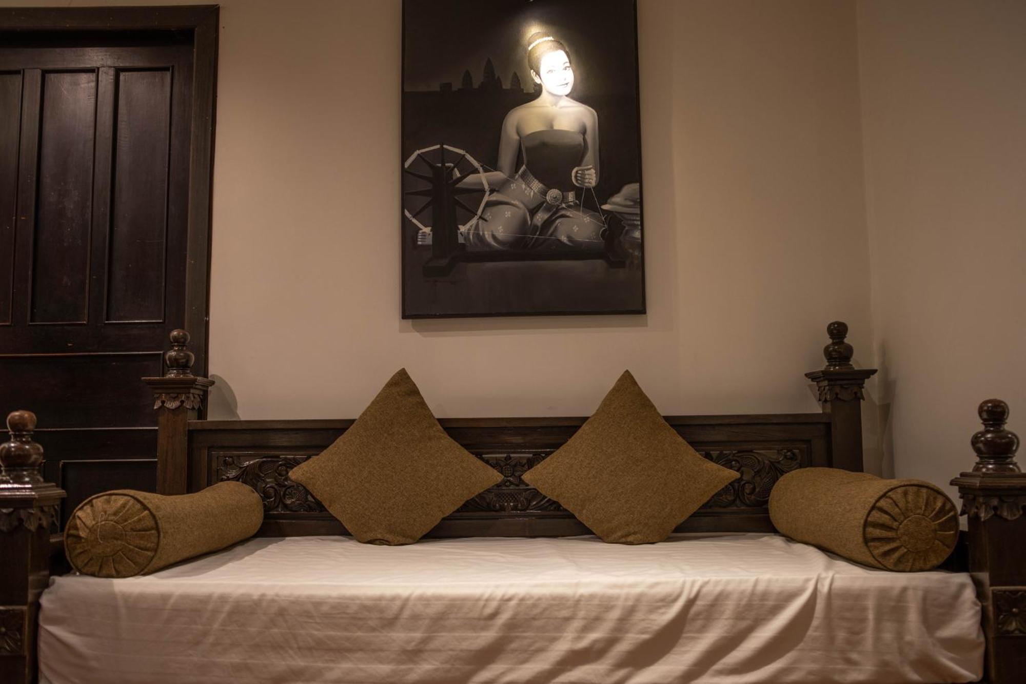 La Rose Suites Phnom Penh Exterior photo