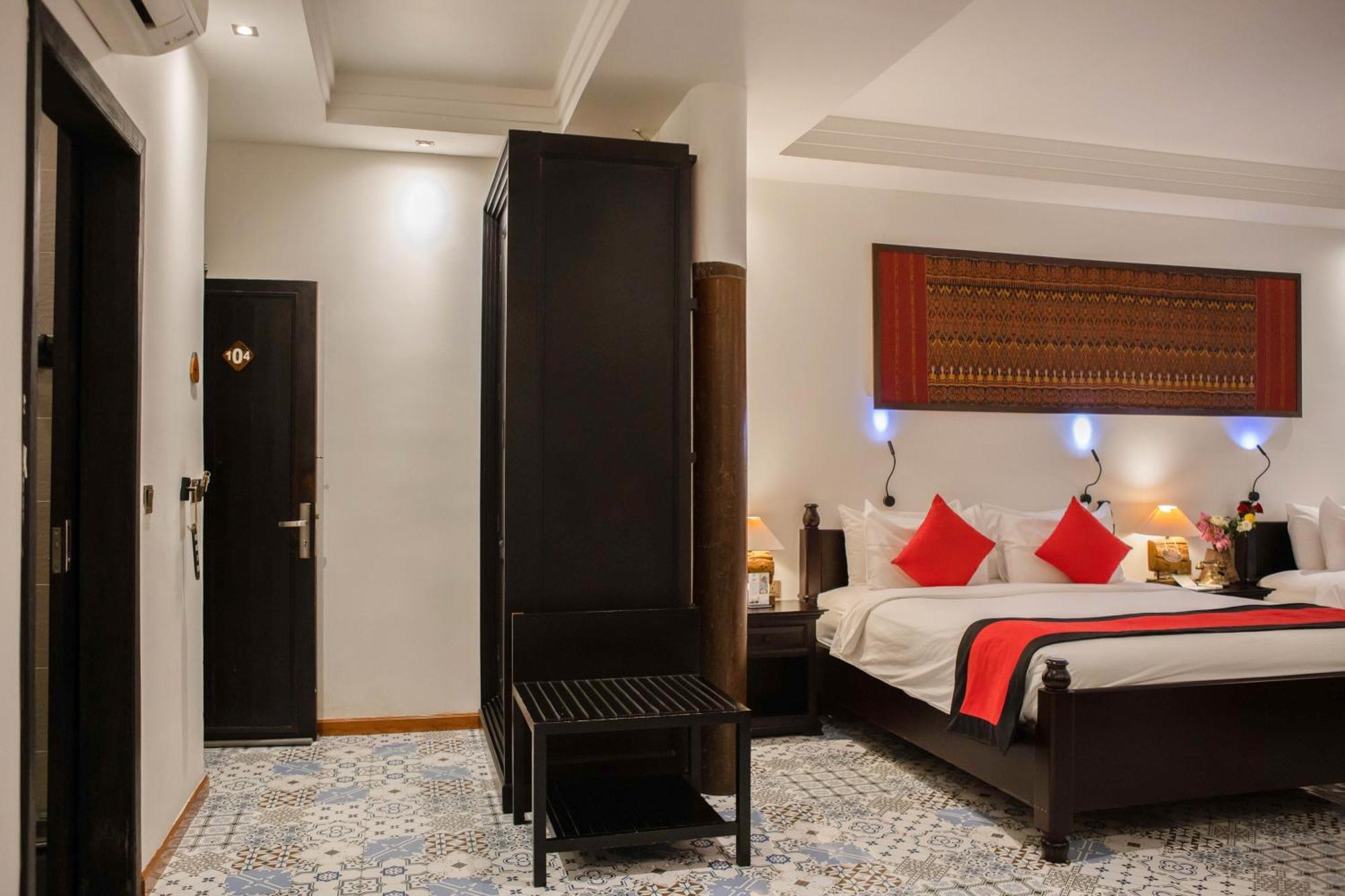 La Rose Suites Phnom Penh Exterior photo