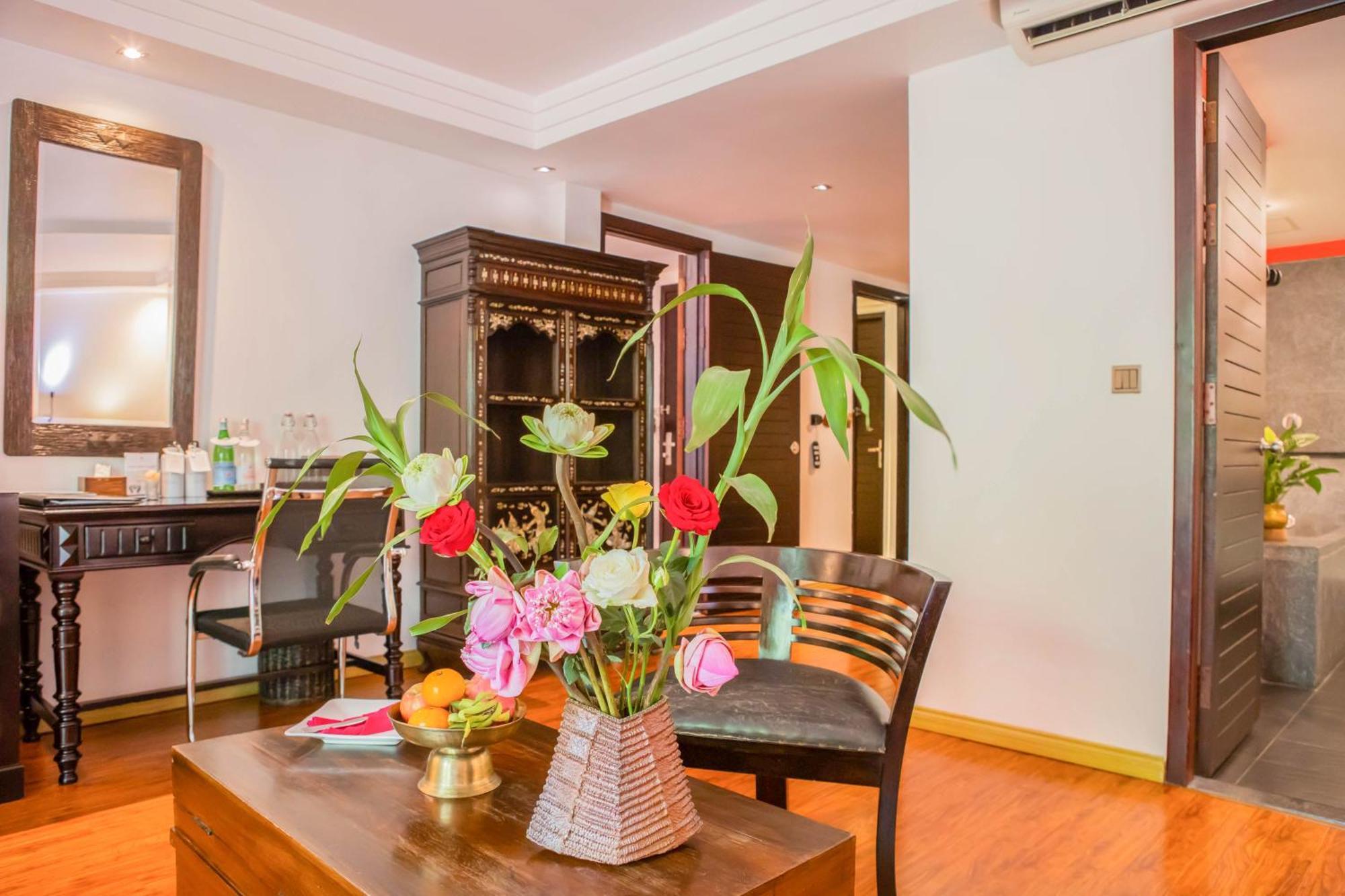 La Rose Suites Phnom Penh Exterior photo