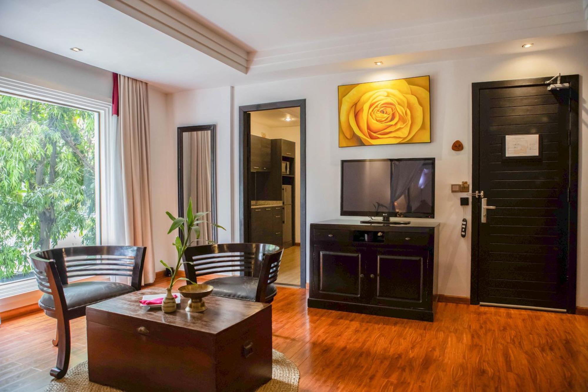 La Rose Suites Phnom Penh Exterior photo