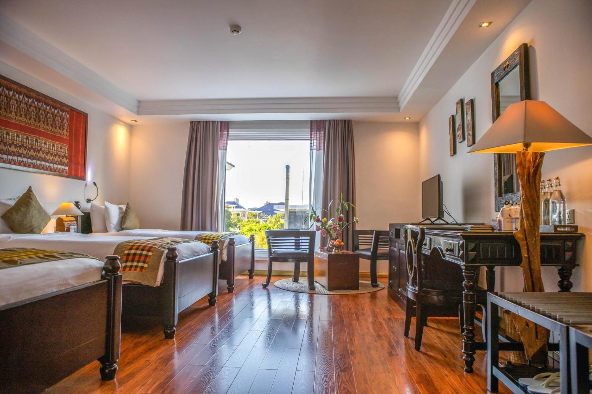 La Rose Suites Phnom Penh Exterior photo