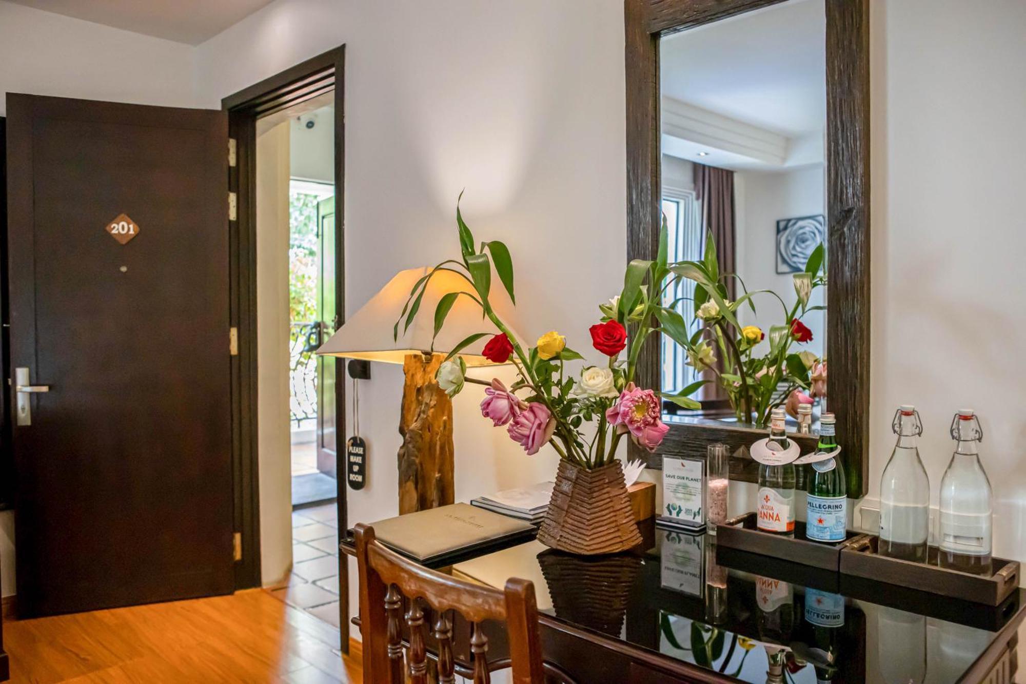 La Rose Suites Phnom Penh Exterior photo